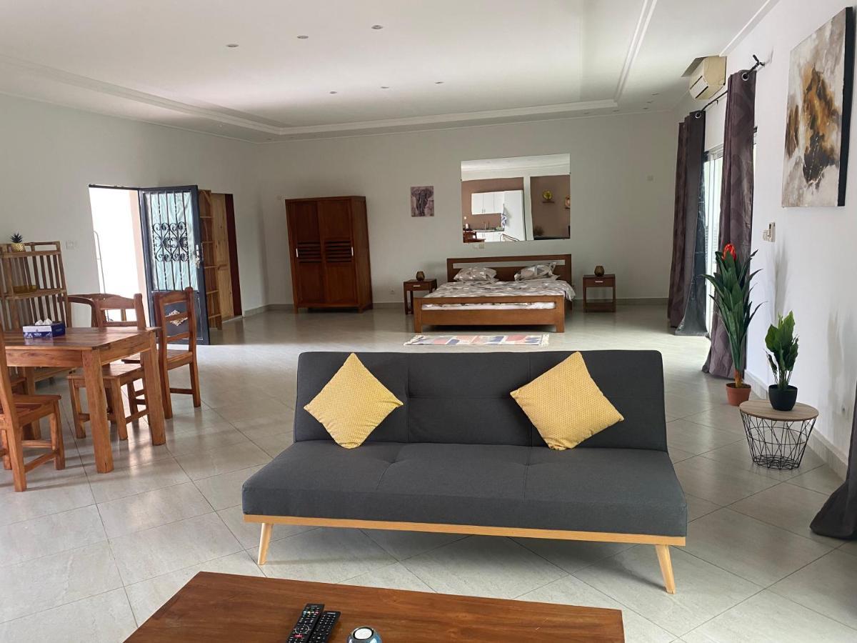 L'Oasis Guesthouse Cotonou Exterior photo